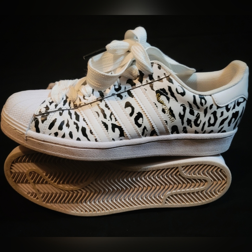Adidas (Women's) Size 9